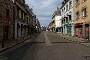 Leere Straßen in Pont l'Abbé