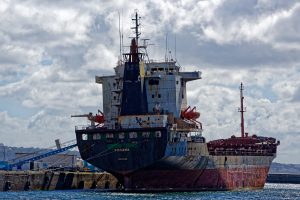 Auf der Suche nach dem Océanopolis entdeckt: Ein Schiff wird abgewrackt