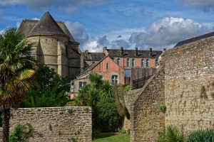 Das Collège Tour d’Auvergne, vom Jardin de la Retraite aus gesehen