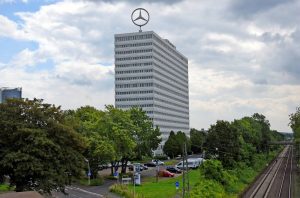 Das Bonn-Center von der Reuterbrücke aus, noch intakt. Foto: Sepp Spiegl