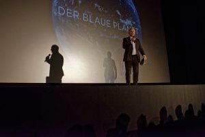 WDR-Intendant Tom Buhrow hält im Cinenova in Köln eine einführende Rede vor der Präsentation des ersten Teils der zweiten Staffel der Serie 