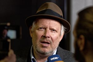 Axel Milberg im Interview mit einem WDR-Team