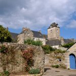 Roscoff - Gebäude und Mauerwerk sind überwiegend aus Granit .