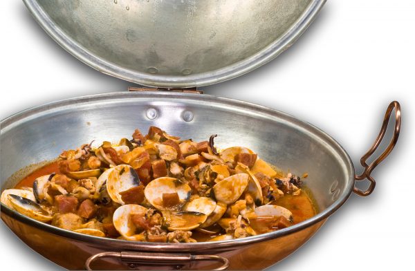 Cataplana mit Schweinefilet und Meeresfrüchten