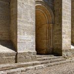 Das Gemäuer der romanisch-gotischen Kathedrale Saint-Julien du Mans