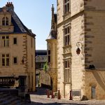 Hinter der romanisch-gotischen Kathedrale Saint-Julien du Mans