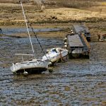 Die Boote legen sich bei Ebbe einfach auf die Seite