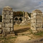 Der Zugang zur Ruine der Chapelle de Languidou