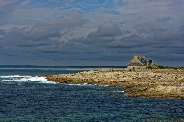 Auf den Rochers, den Felsen von St. Guénolé in Richtung des Plage de Pors Carn / Plage de la Torche