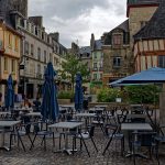 Vermutlich spannend gestalten sich die mit Umzügen vebundenen Einrichtungen der Wohnungen in den Häusern der Altstadt von Quimper, wie hier am Place Terre au Duc