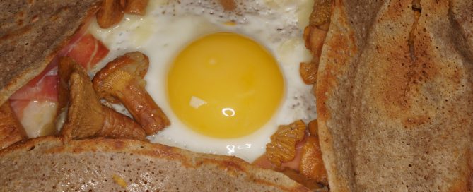 Galette Complète mit Pfifferlingen, Ausschnitt