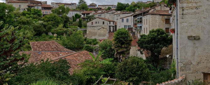 Aubeterre-sur-Dronne, ein idyllisches Dorf über dem Tal der Dronne