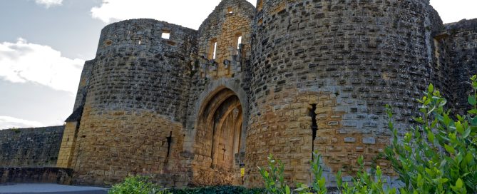 Die Porte des Tours, das Wahrzeichen von Domme