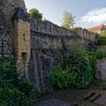 Die Stadtmauer an der Porte des Tours. Sie befindet sich auf der von der Dordogne abgewandtenSeite