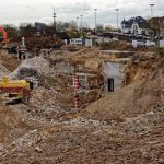 Unbeeindruckt stockt sich der Verkehr über die B9 und die Reuterbrücke voran