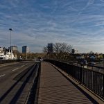 Rechts neben der Reuterbrücke ensteht der Neue Kanzlerplatz mit voraussichtlich Einhundert-Meter-Hochhaus